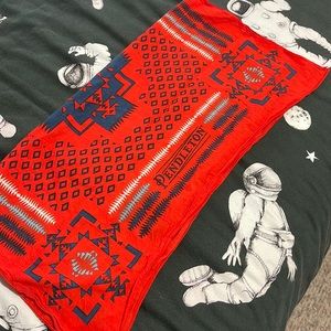 Pendleton Hanker-chief - Red/blue
